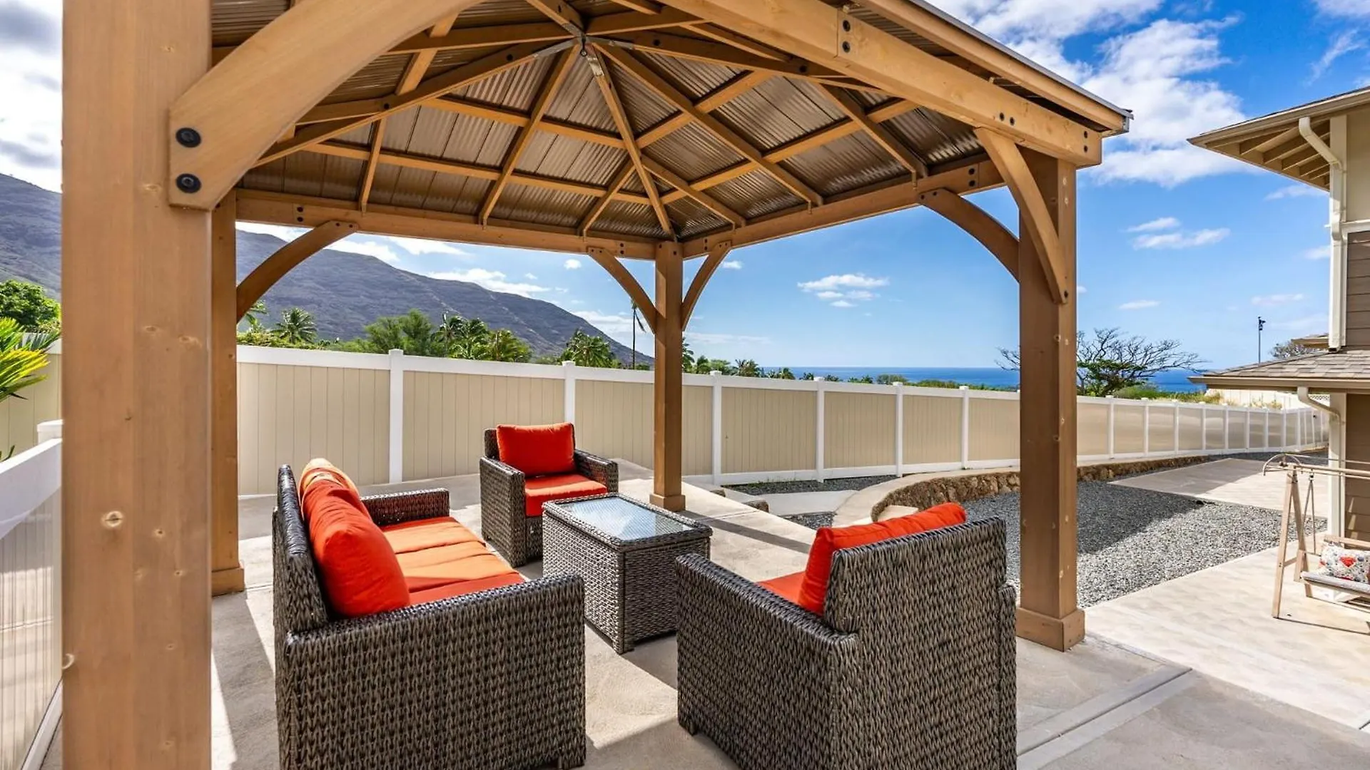 Makaha Villa By Avantstay Mountain Ocean Views Waianae 0*,  USA