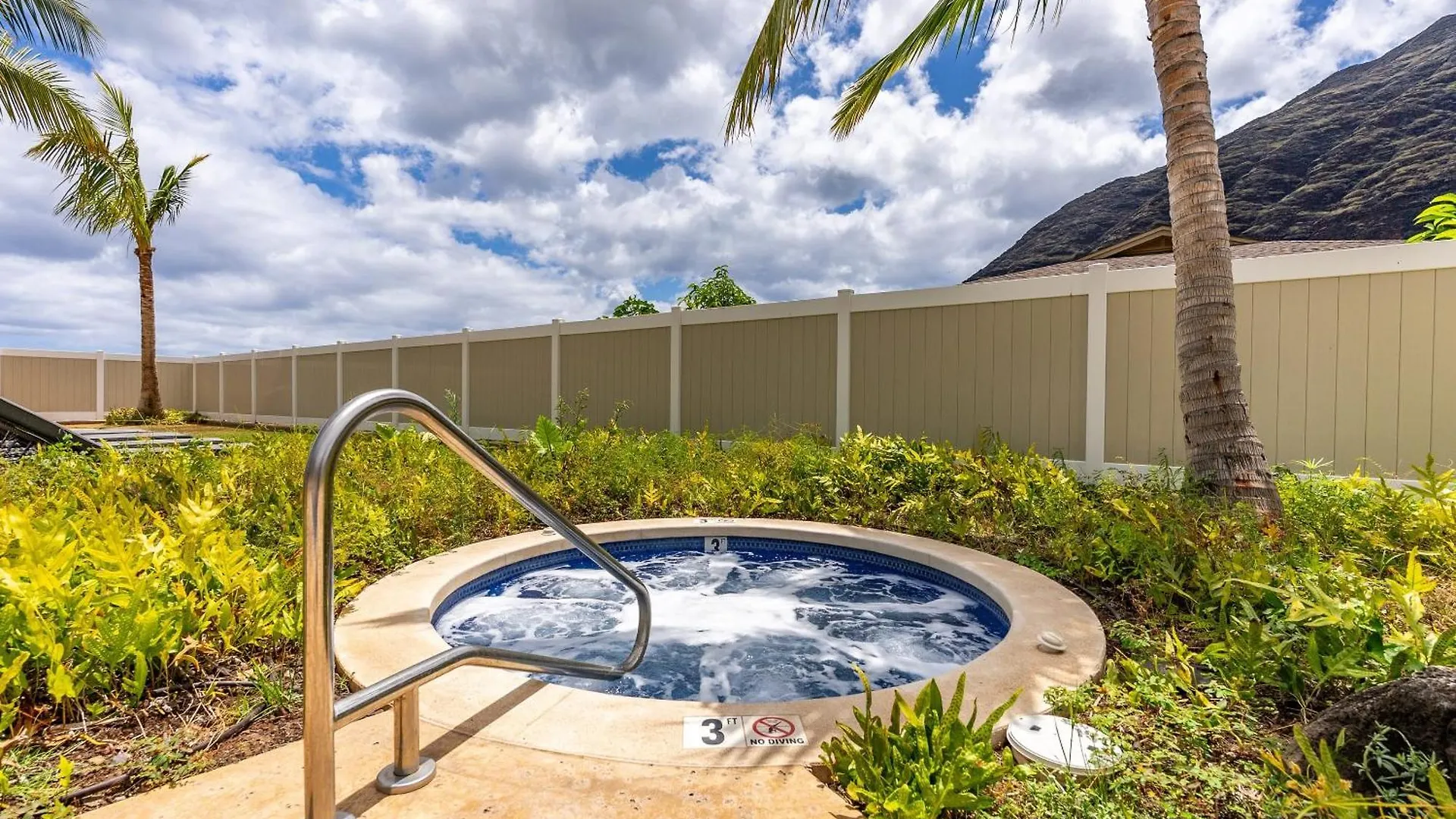 Semesterbostad Makaha Villa By Avantstay Mountain Ocean Views Waianae